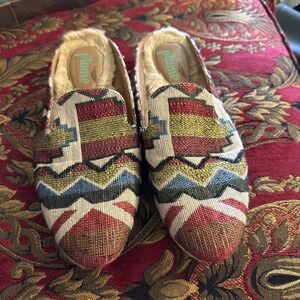 Universal Thread Faux-fur Lined Mules, Size 9